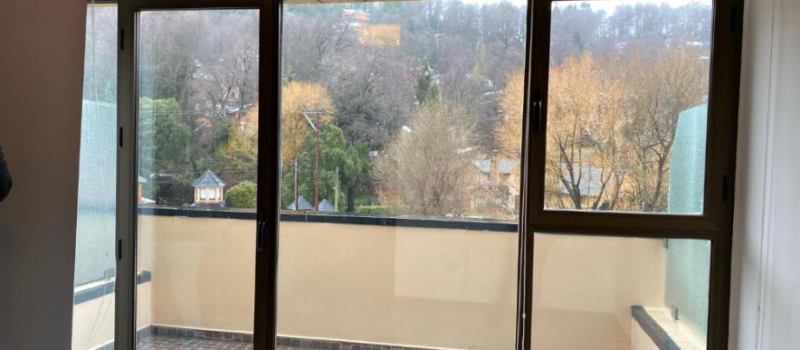 1 Dormitorio Equipado Con Una Cama Doble Grande Alquiler Departamento Curruhuinca En San Martin De Los Andes Neuquen Argentina