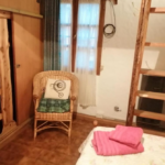 Bano completo ducha habitaciones estan equipadas