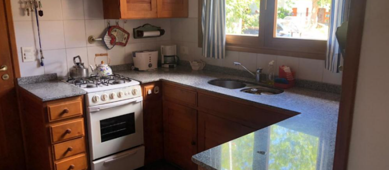 Ciudad La Propiedad Cuenta Con Una Cocina Completamente Alquiler Mm