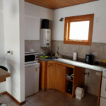 Cocina Totalmente Equipada Y Un Acogedor Patio Con Alquiler 845 Teniente Ramayon Departamento 15 San Martin De Los Andes Neuquen