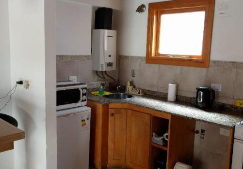 Cocina Totalmente Equipada Y Un Acogedor Patio Con Alquiler 845 Teniente Ramayon Departamento 15 San Martin De Los Andes Neuquen