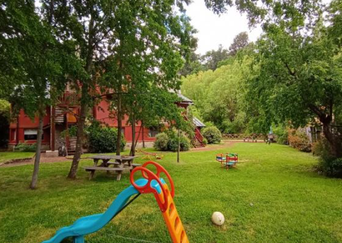 El Solarium Del Establecimiento Ademas Hay Un Parque Alquiler Departamento Orillas Del Pocahullo En San Martin De Los Andes Neuquen Argentina