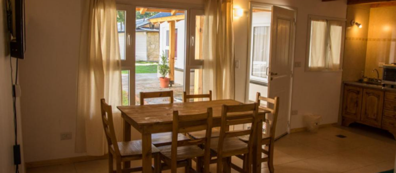 Facilmente A Restaurantes Y Cafeterias Locales Como Rincon Hostel Rukalhue
