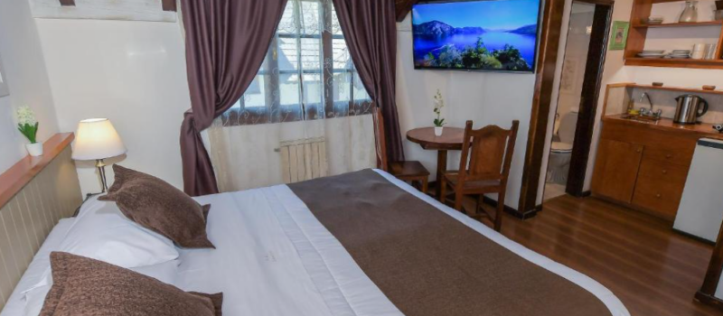 Personal Atento De La Recepcion 24 Horas Esta Aparthotel La Fontaine San Martin De Los Andes Neuquen
