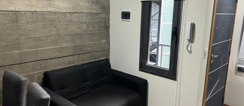 Placard Y Un Acogedor Living Comedor Con Un Sillon Cama Alquiler Departamento Avenida Koessler