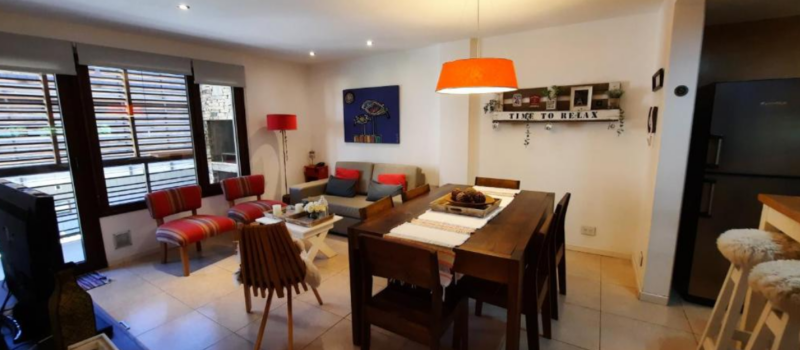 Sala De Estar Espaciosa Y 2 Banos El Alquiler Departamento Calido Y Comodo 4pax En San Martin De Los Andes Neuquen Argentina