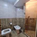Cama doble y sala estar