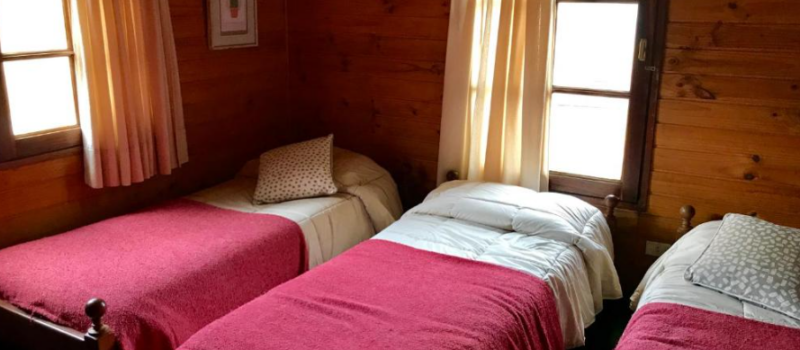 Una Cocina Totalmente Equipada Con Horno Y Microondas Cabana Frente Al Lago San Martin De Los Andes Neuquen