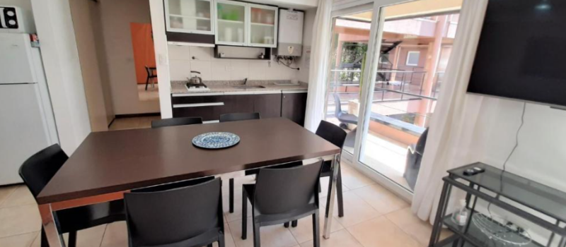 Una Distribucion Inteligente Cuenta Con Un Amplio Balcon Alquiler Departamento 859 Mariano Moreno En San Martin De Los Andes Neuquen Argentina