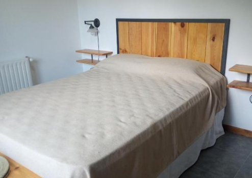 Una Sala De Estar Con Tv De Pantalla Alquiler Departamento Centro 358 En San Martin De Los Andes Neuquen Argentina